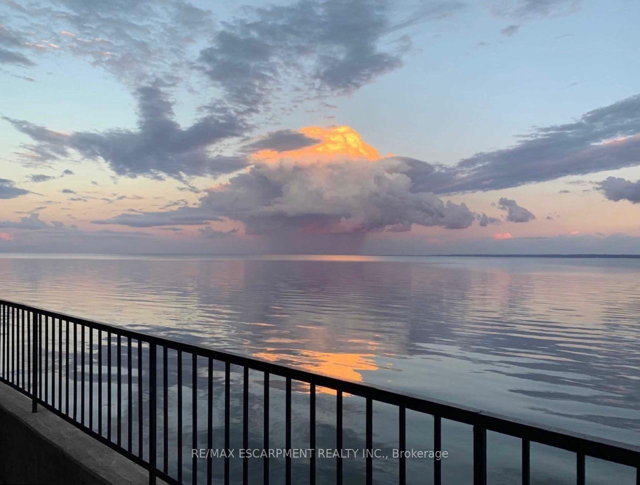 1 Bedroom Condo at 2136 Old Lakeshore, Burlington For sale