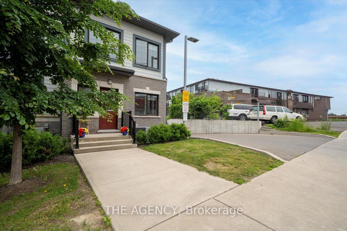 2 Bedrooms Condo at 7 Forbes, Toronto For sale