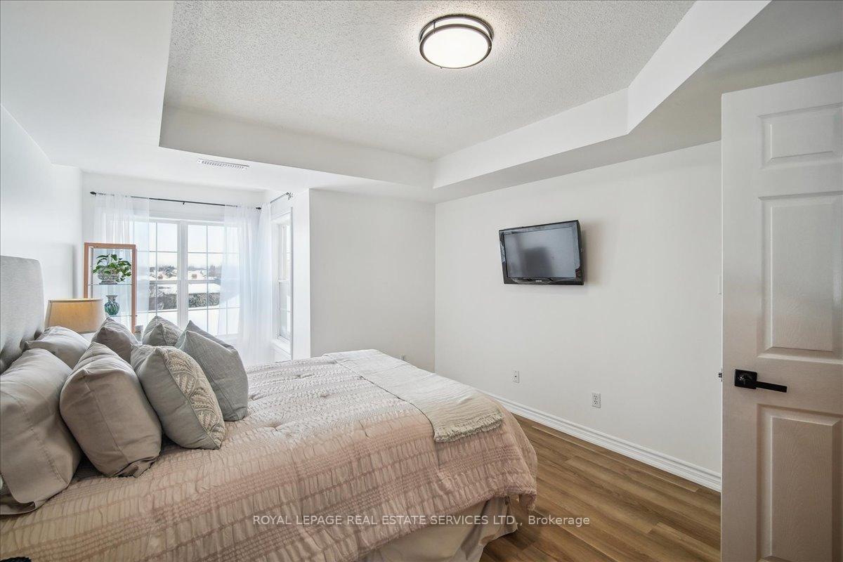 2 Bedrooms Condo at 1440 Bishops, Oakville For sale