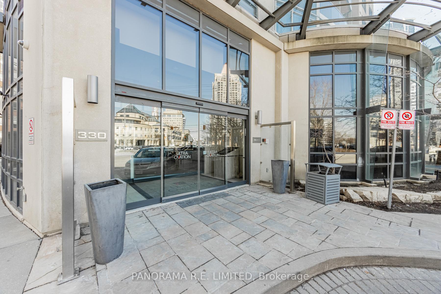3 Bedrooms Condo at 330 Burnhamthorpe, Mississauga For sale