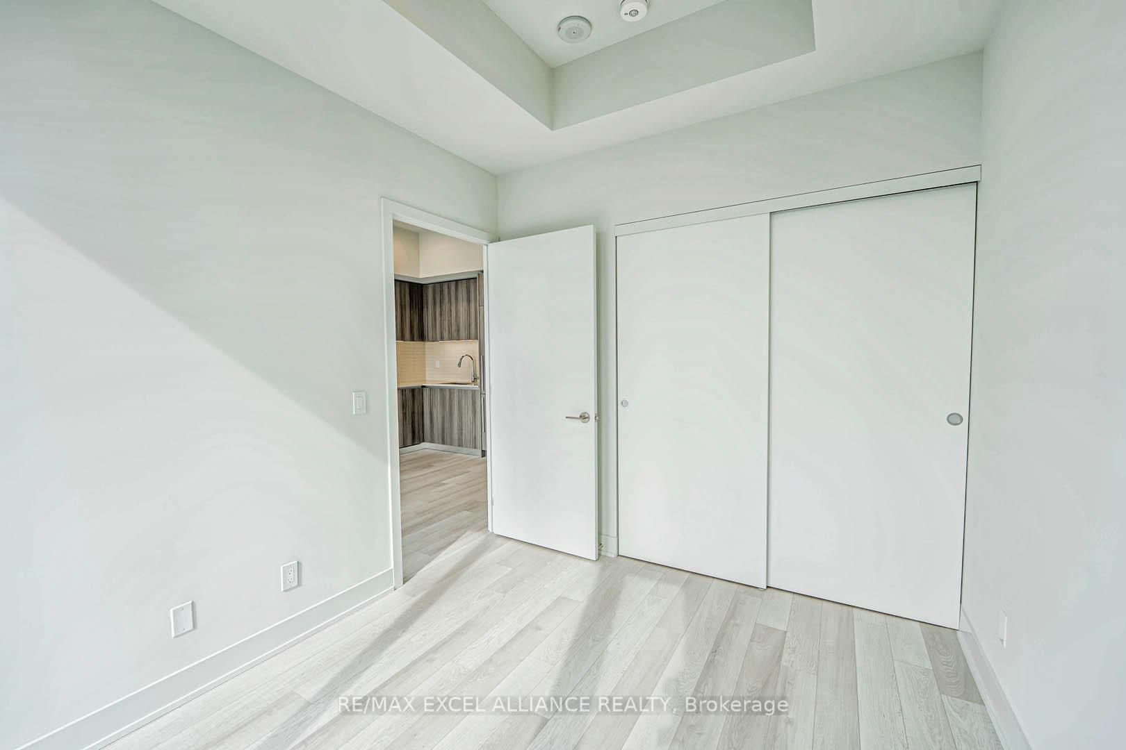 2 Bedrooms Condo at 8 Cumberland, Toronto For sale