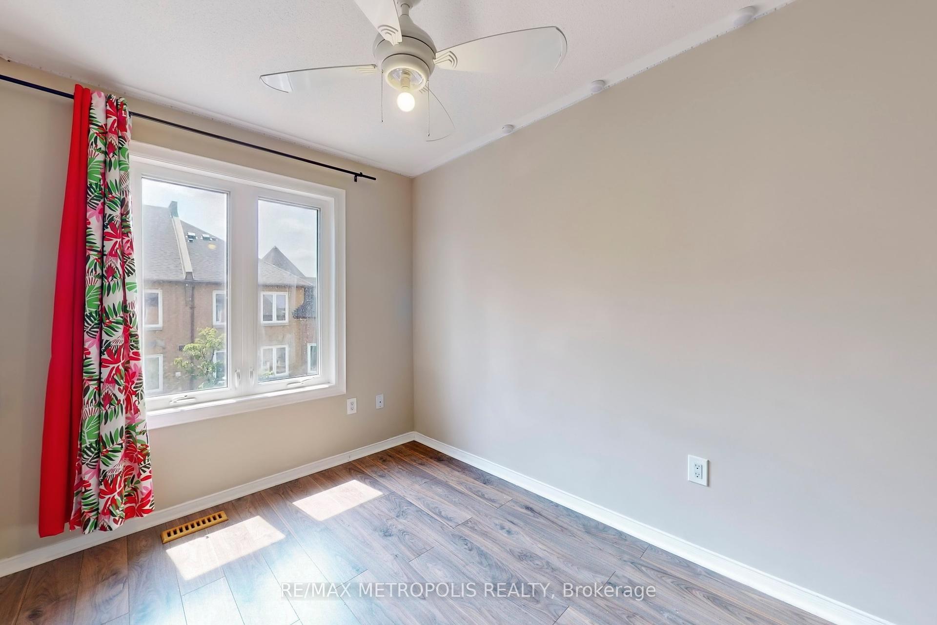 3 Bedrooms Condo at 735 New Westminster, Vaughan For sale