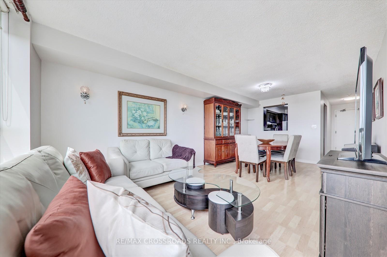 2 Bedrooms Condo at 400 Mclevin, Toronto For sale
