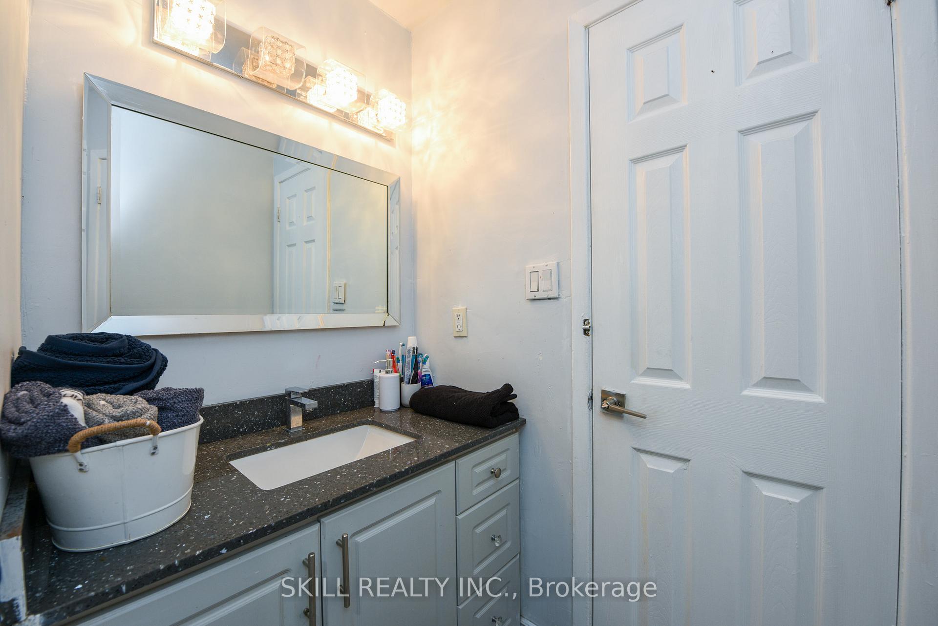 5 Bedrooms Condo at 7500 Goreway,  Mississauga For sale