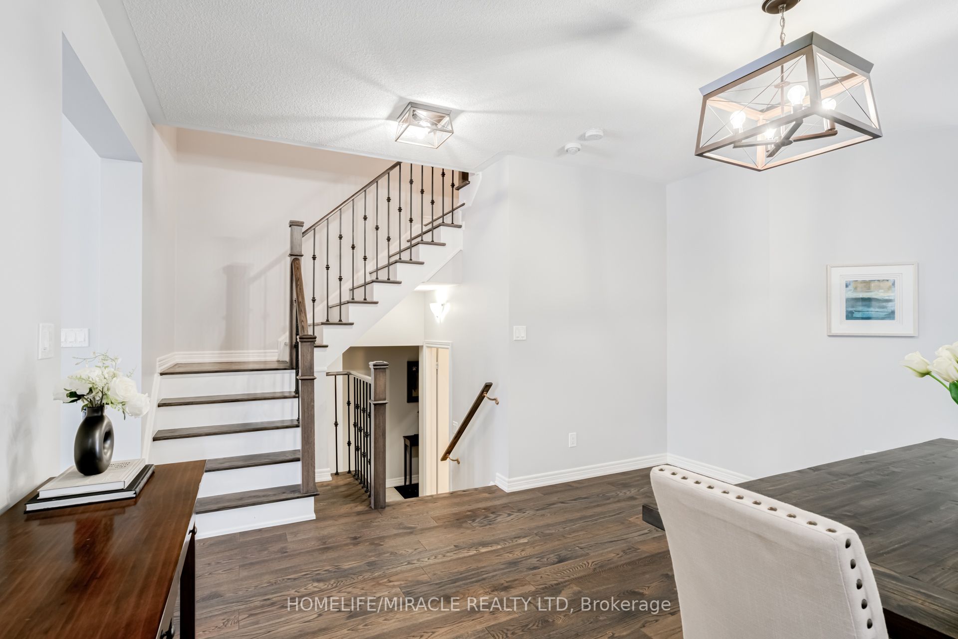 36 Hoard Avenue N