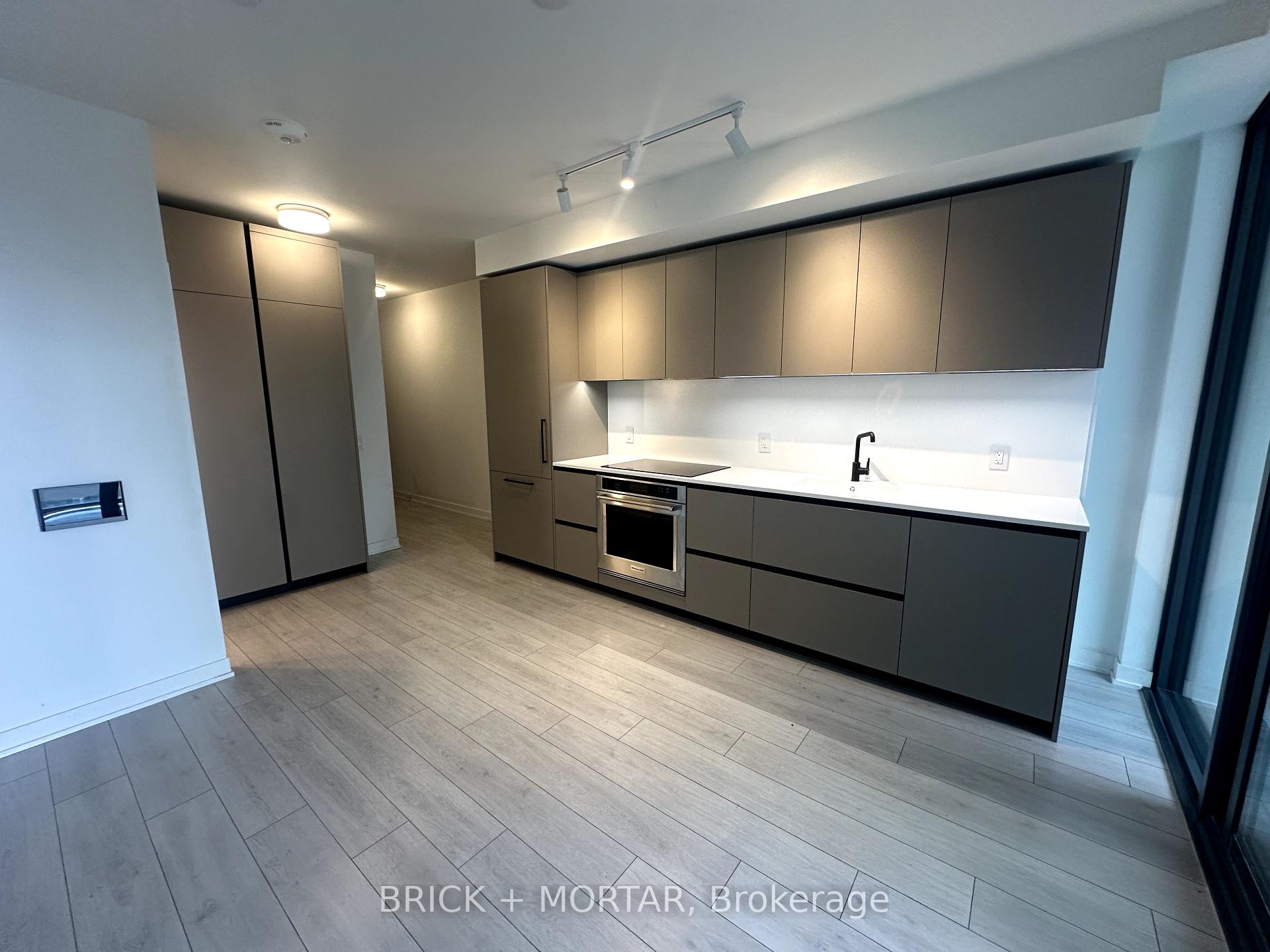 2 Bedrooms Condo at 1 Hillsdale, Toronto For sale