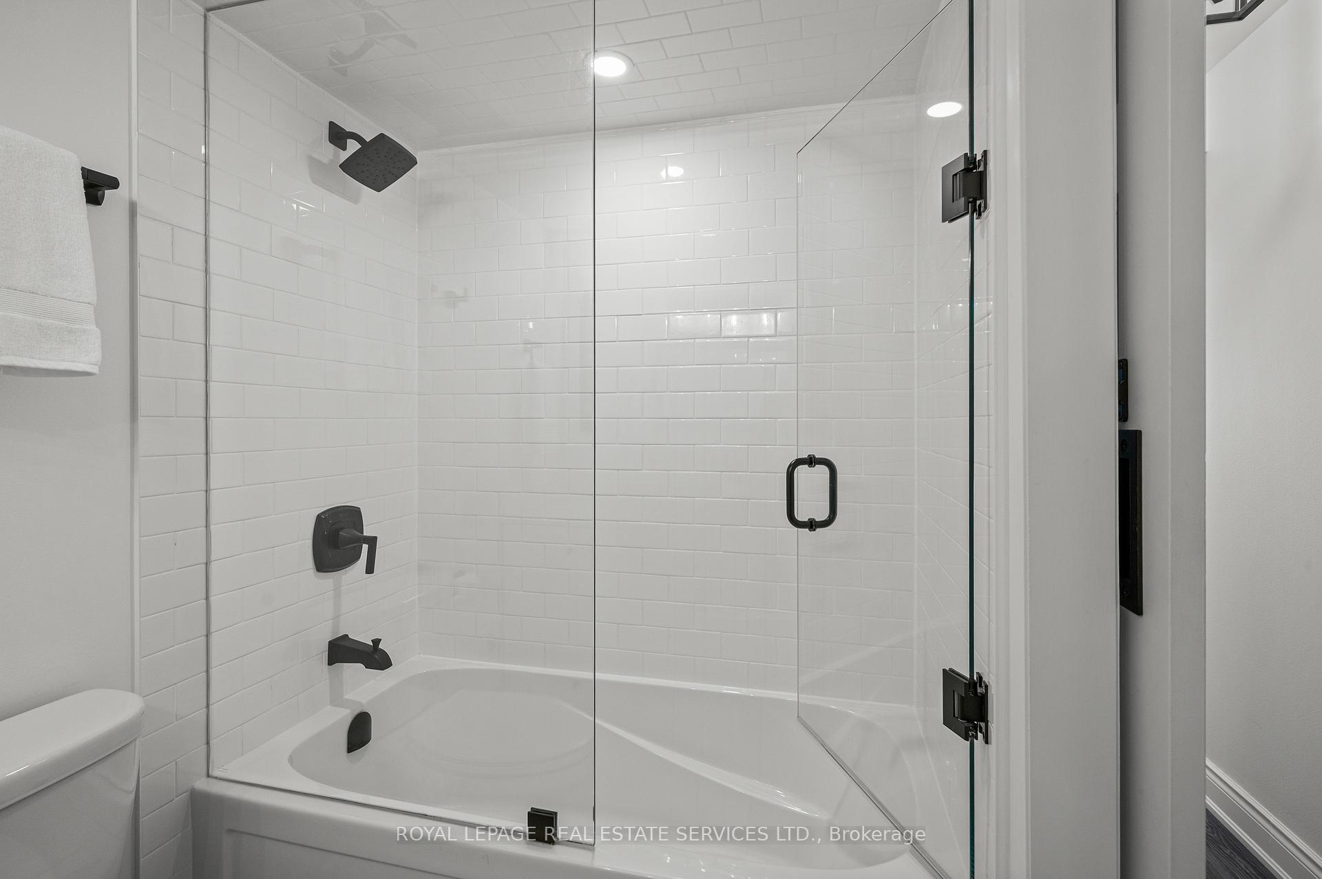 2 Bedrooms Condo at 2185 Marine,  Oakville For sale