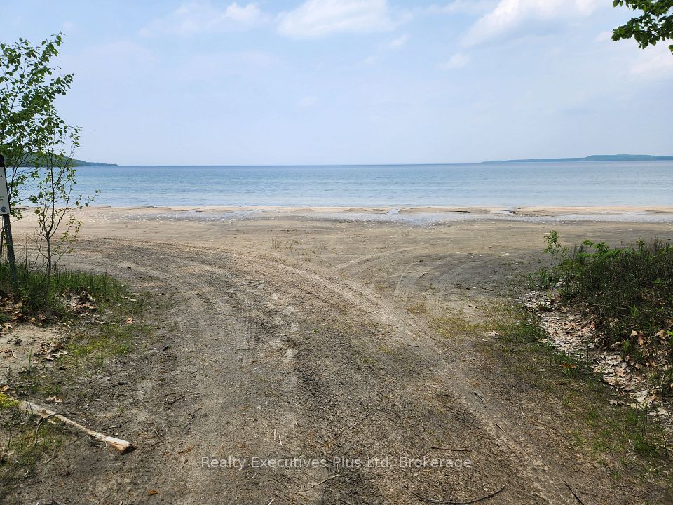 13 JIDAMO MIIKANS, Christian Island 30, ON L9M 0A9