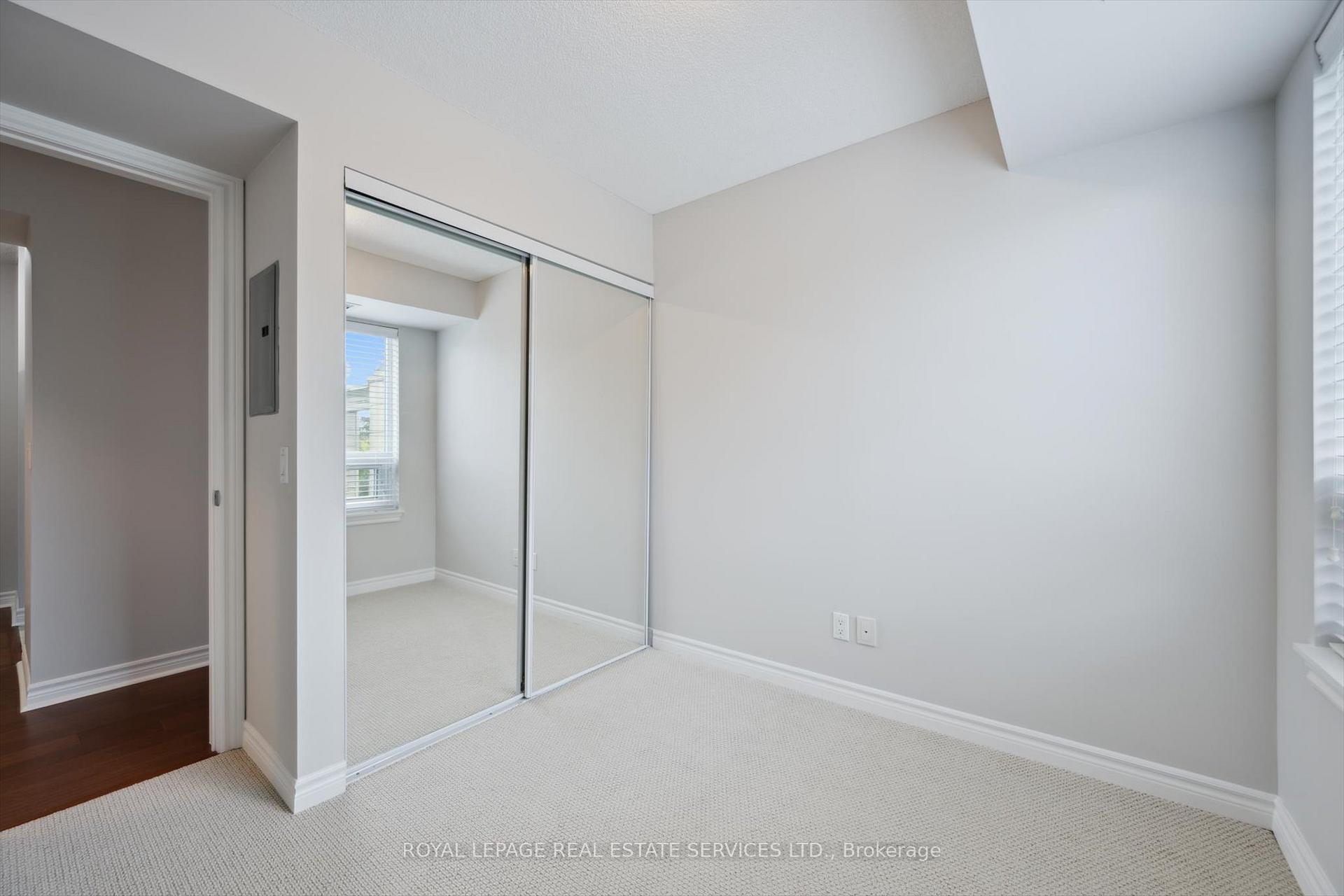 2 Bedrooms Condo at 2325 Central Park, Oakville For sale