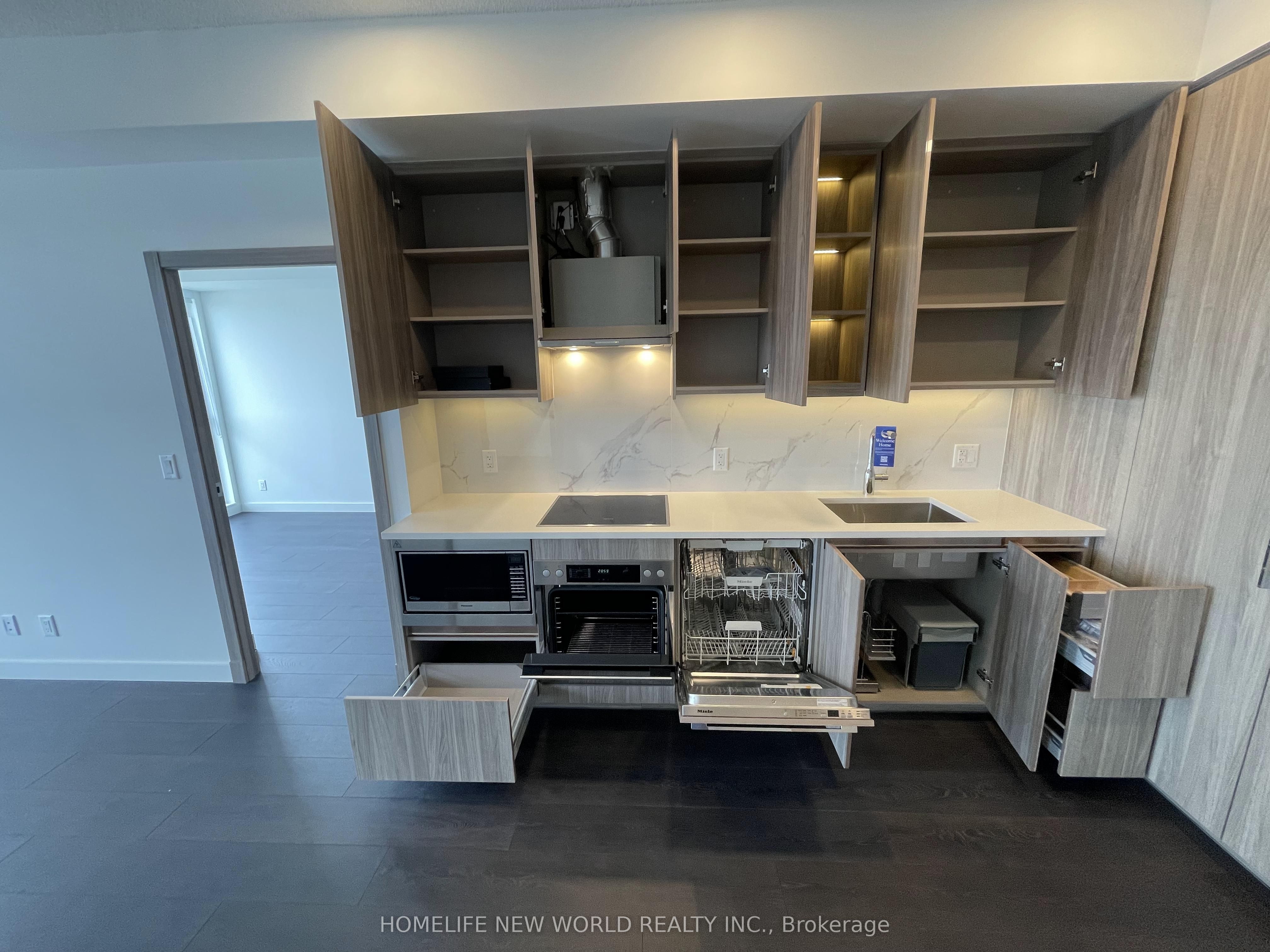 27 Mcmahon Drive, #3001