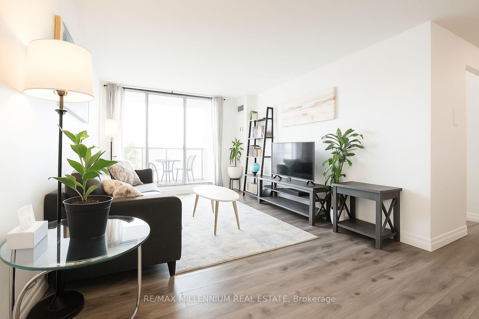2 Bedrooms Condo at 1425 Ghent, Burlington For sale