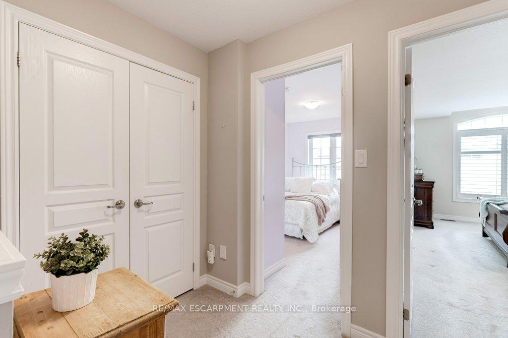 2 Bedrooms Condo at 257 Parkside, Hamilton For sale
