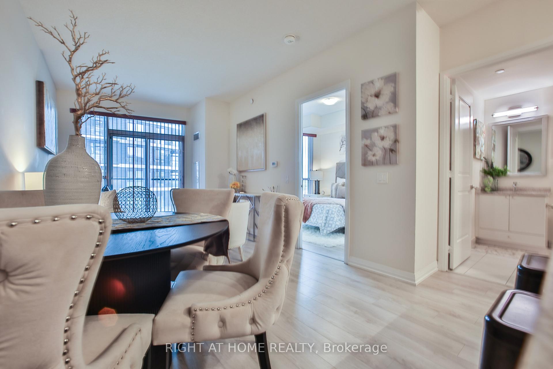 1 Bedroom Condo at 35 WATERGARDEN, Mississauga For sale