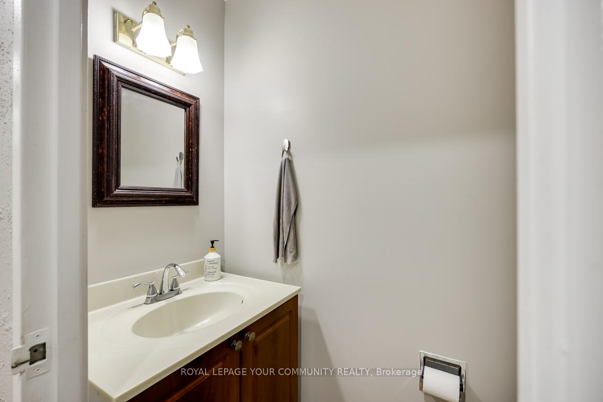 5 Bedrooms Condo at 25 Pebble, Toronto For sale