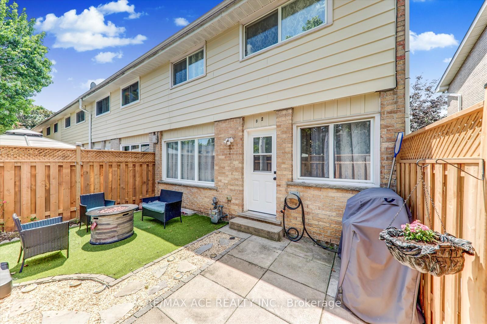 3 Bedrooms Condo at 82 St. Andrews, Hamilton For sale