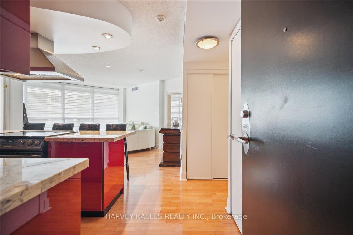 2 Bedrooms Condo at 550 Queens, Toronto For sale