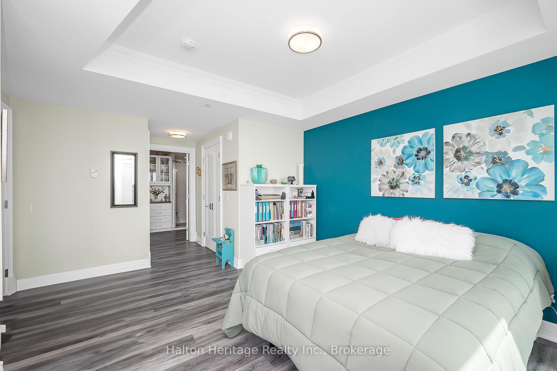 2 Bedrooms Condo at 2060 Lakeshore, Burlington For sale