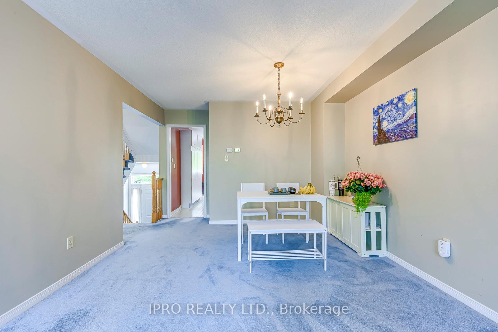 3 Bedrooms Condo at 2051 MERCHANTS, Oakville For sale