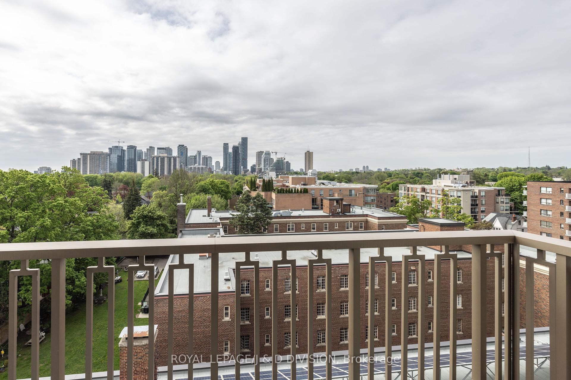 3 Bedrooms Condo at 1 Strathgowan, Toronto For sale