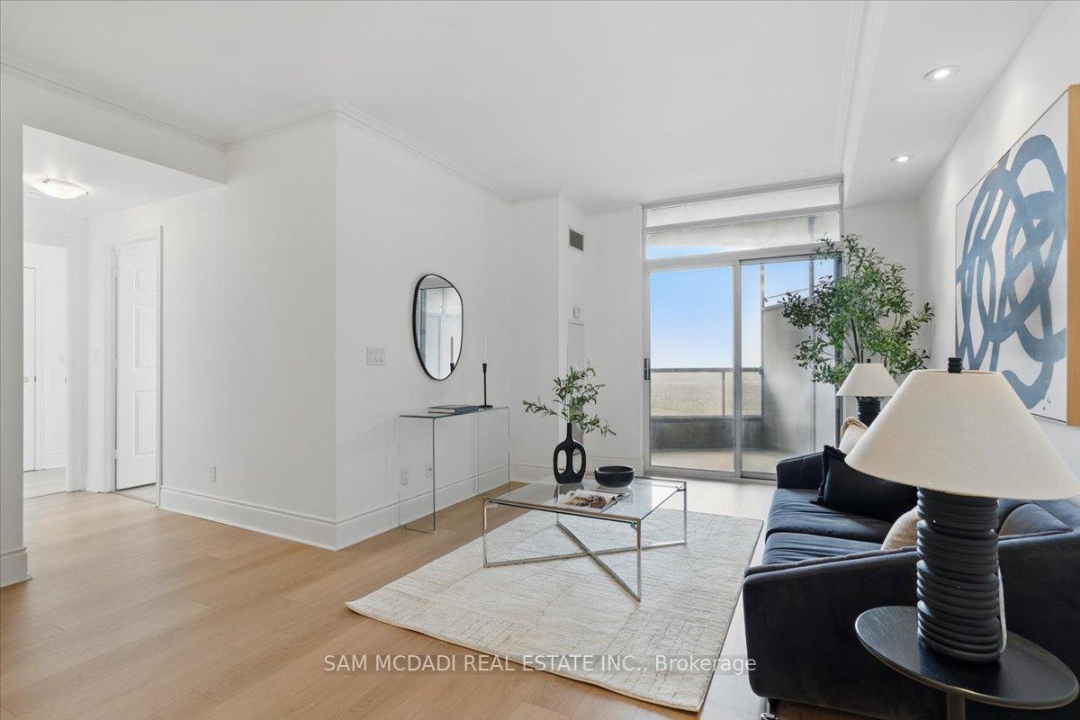 3 Bedrooms Condo at 3888 Duke Of York, Mississauga For sale
