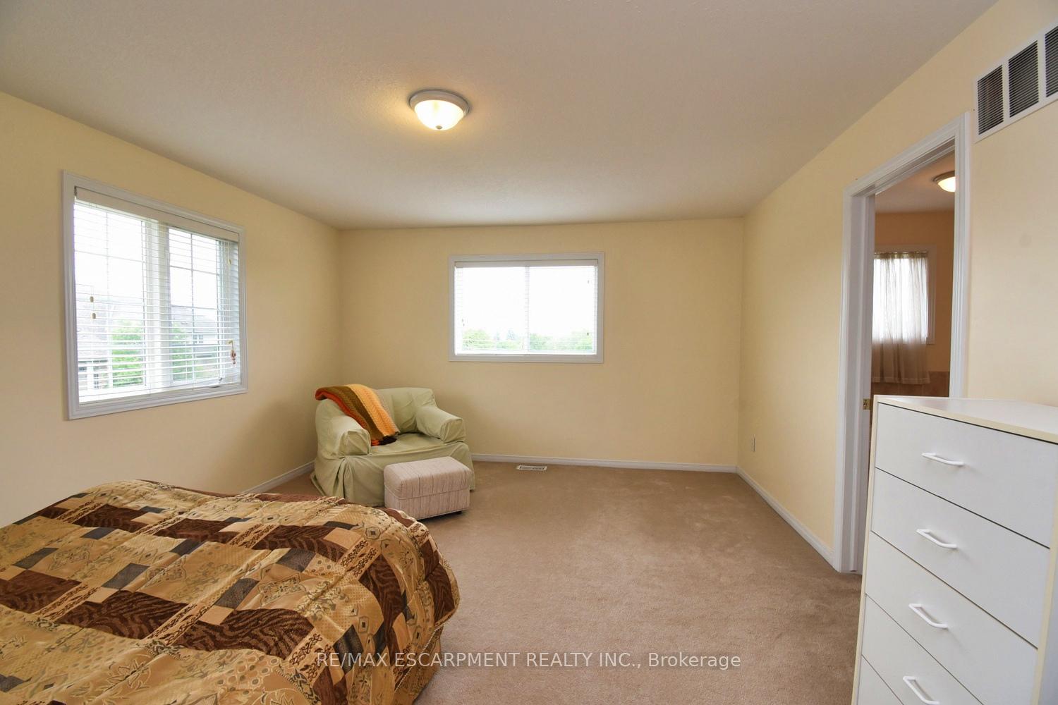 3 Bedrooms Condo at 7 Southside, Hamilton For sale