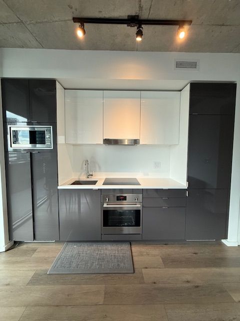21 Lawren Harris Square 504