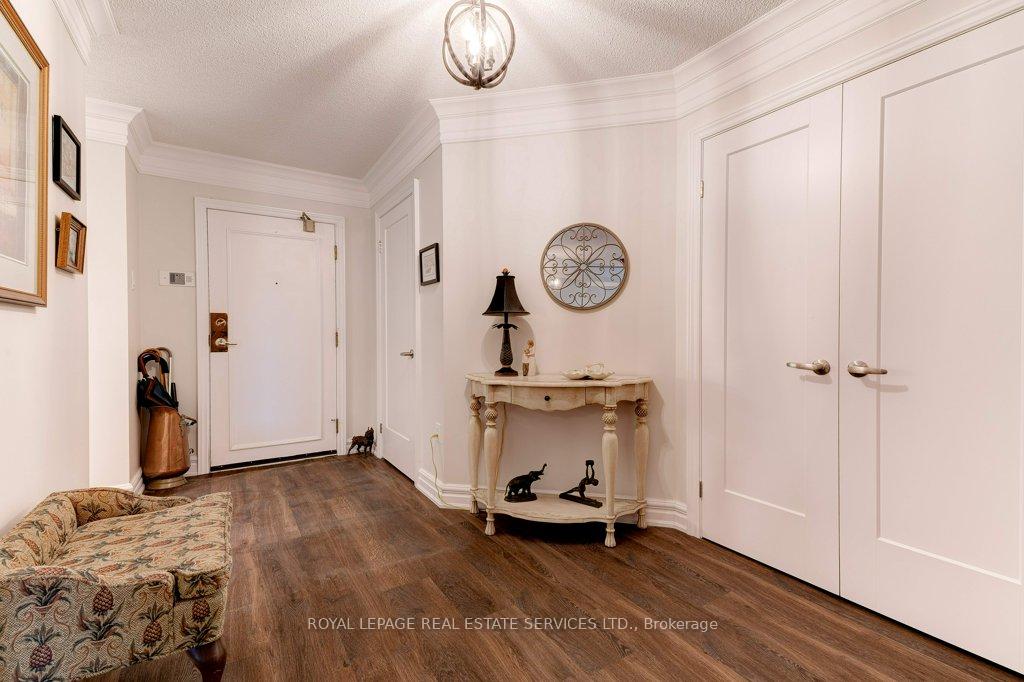 2 Bedrooms Condo at 221 Robinson,  Oakville For sale