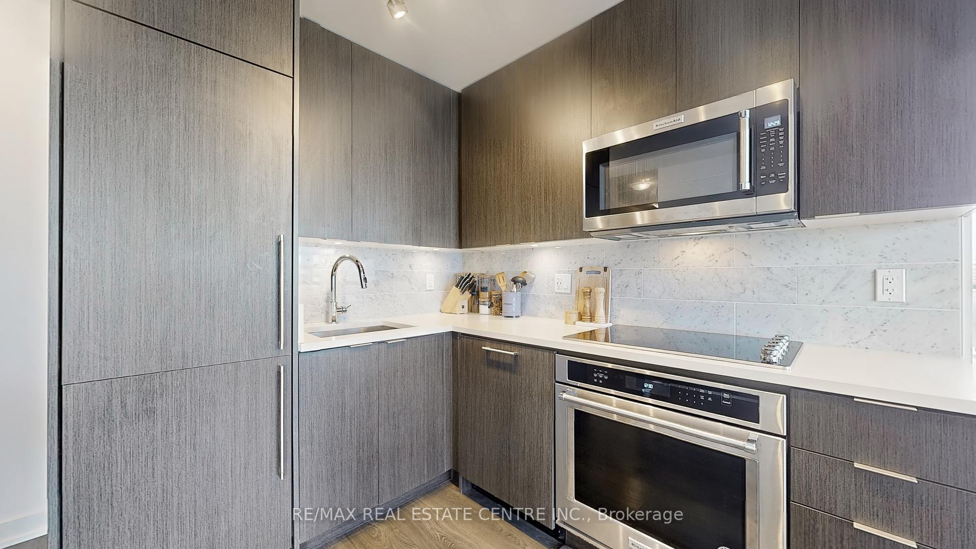 2 Bedrooms Condo at 38 Iannuzzi,  Toronto For sale