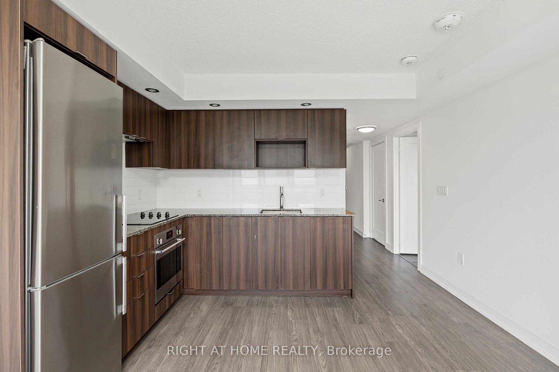 2 Bedrooms Condo at 225 Village Green, Toronto For sale
