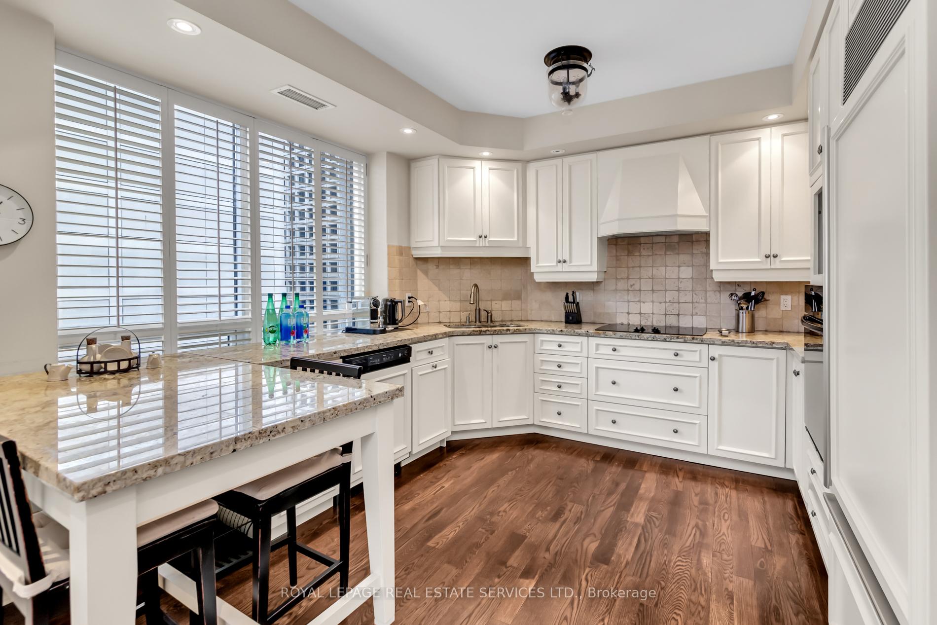 3 Bedrooms Condo at 10 Bellair, Toronto For sale