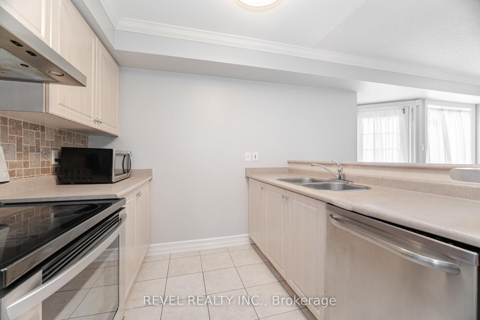 2 Bedrooms Condo at 1489 Heritage, Oakville For sale