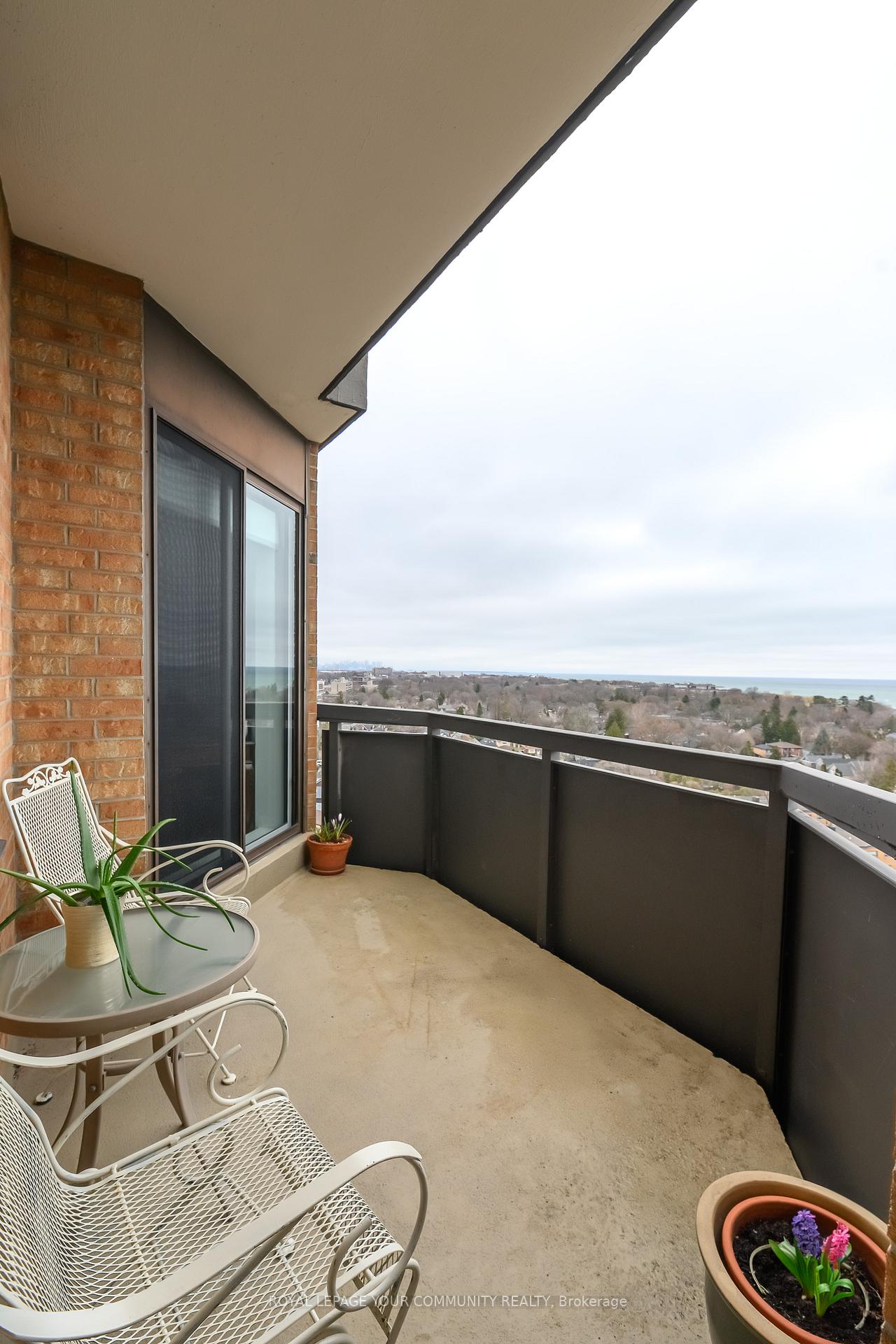 2 Bedrooms Condo at 3845 Lake Shore,  Toronto For sale