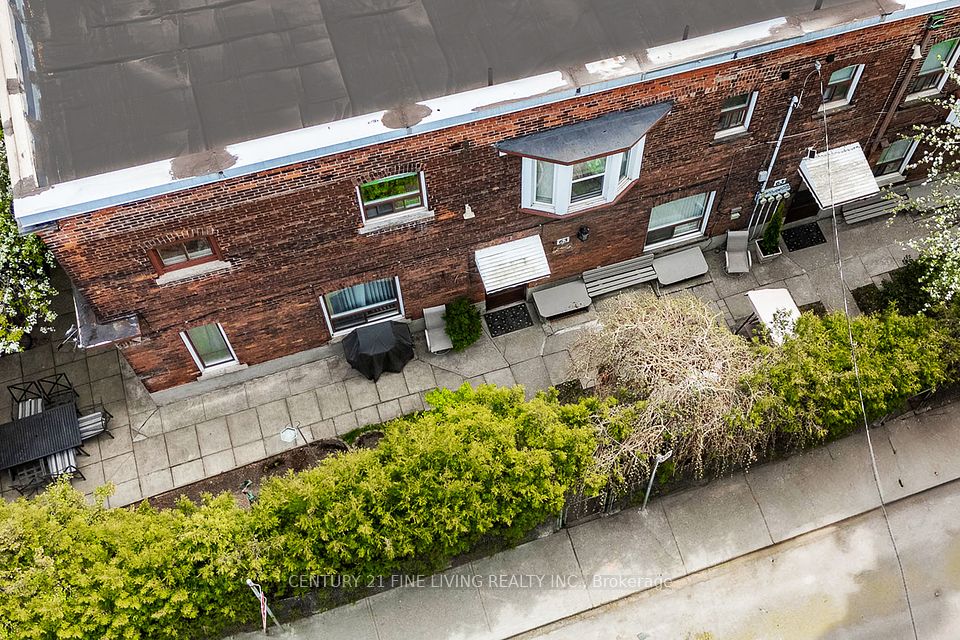 63 Garden Avenue, Toronto, ON M6R 1H8