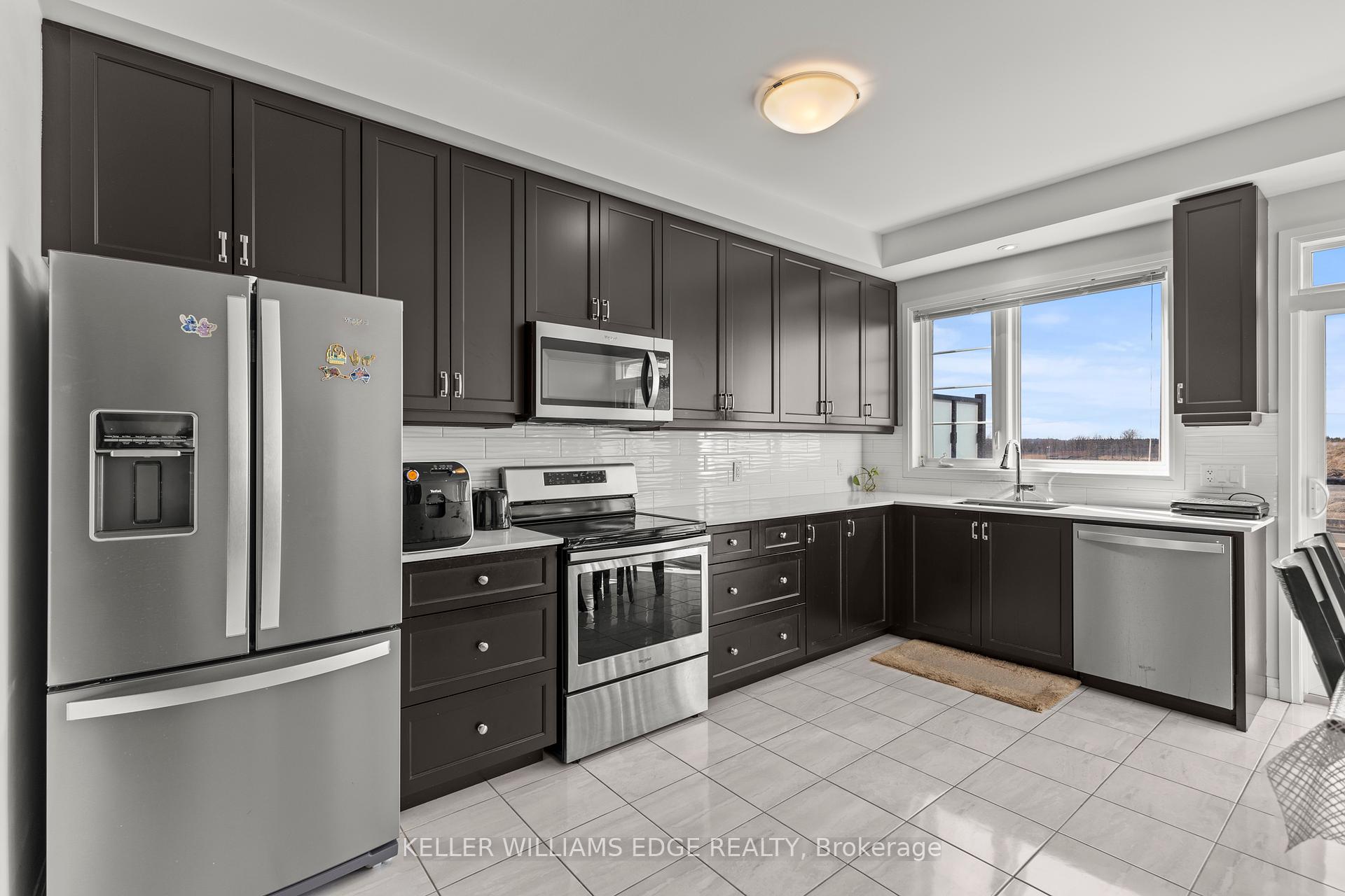 3 Bedrooms Condo at 30 Time Square, Hamilton For sale