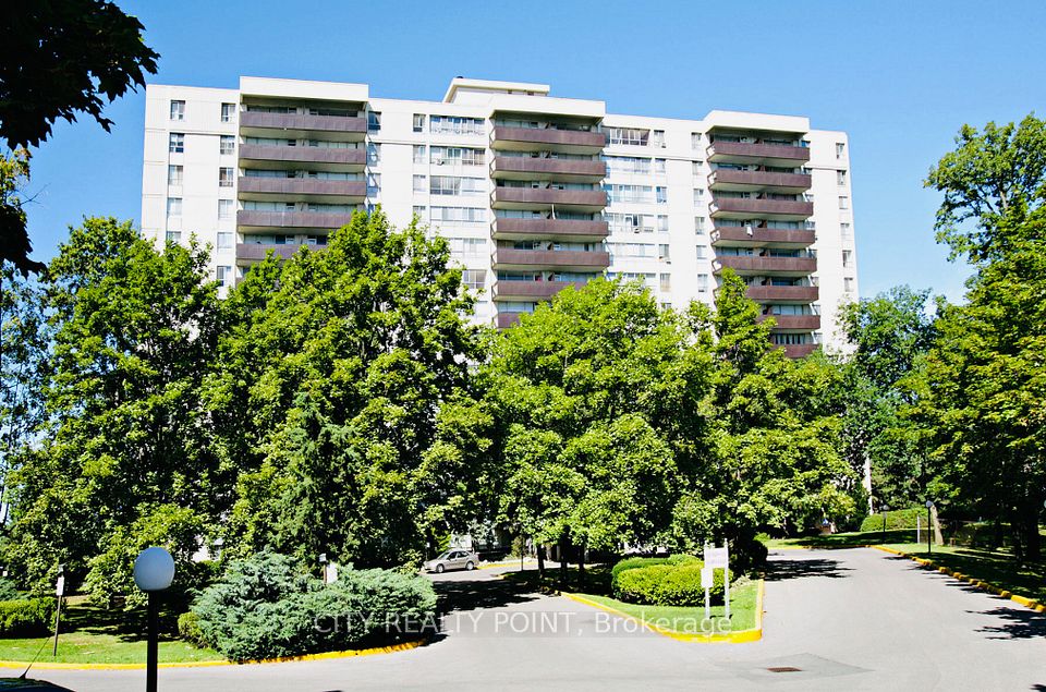 6200 Bathurst