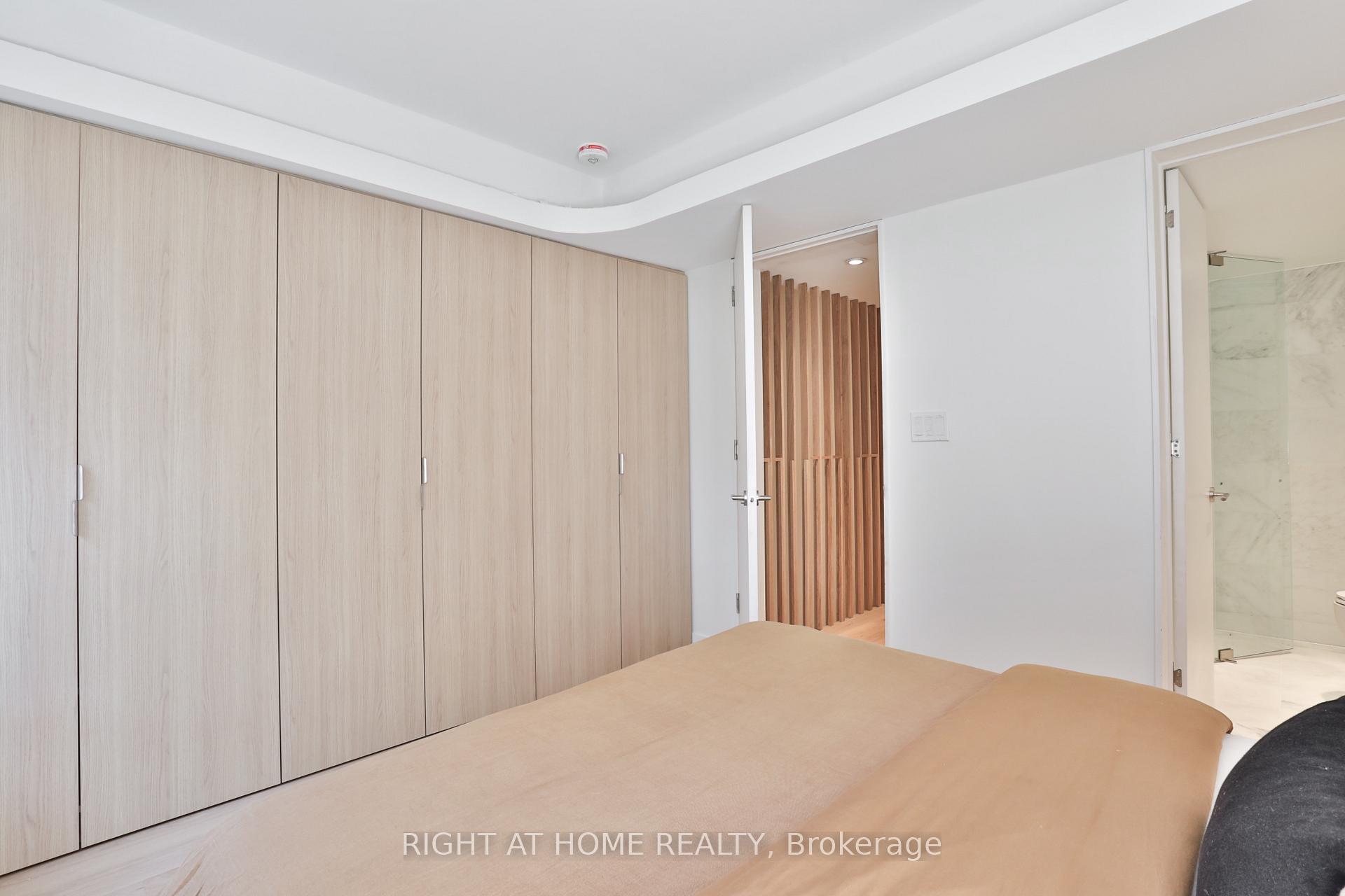 2 Bedrooms Condo at 225 Brunswick, Toronto For sale