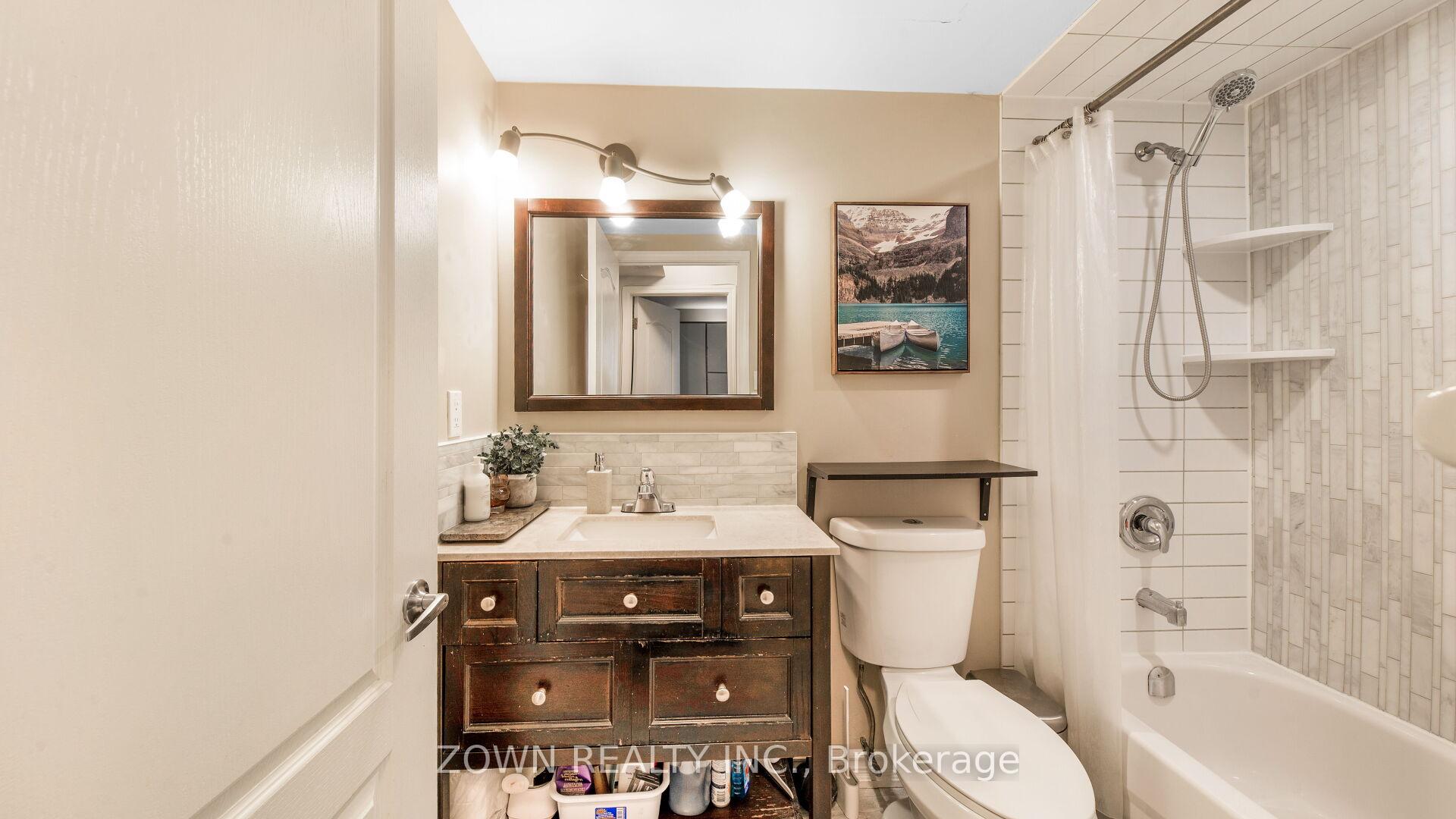 4 Bedrooms Condo at 10 Martha Eaton, Toronto For sale