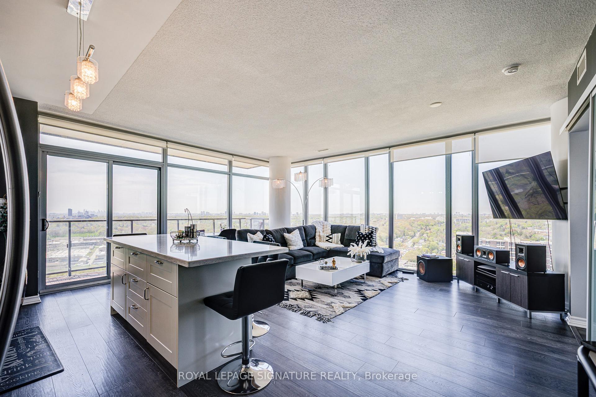 2 Bedrooms Condo at 105 The Queensway, Toronto For sale