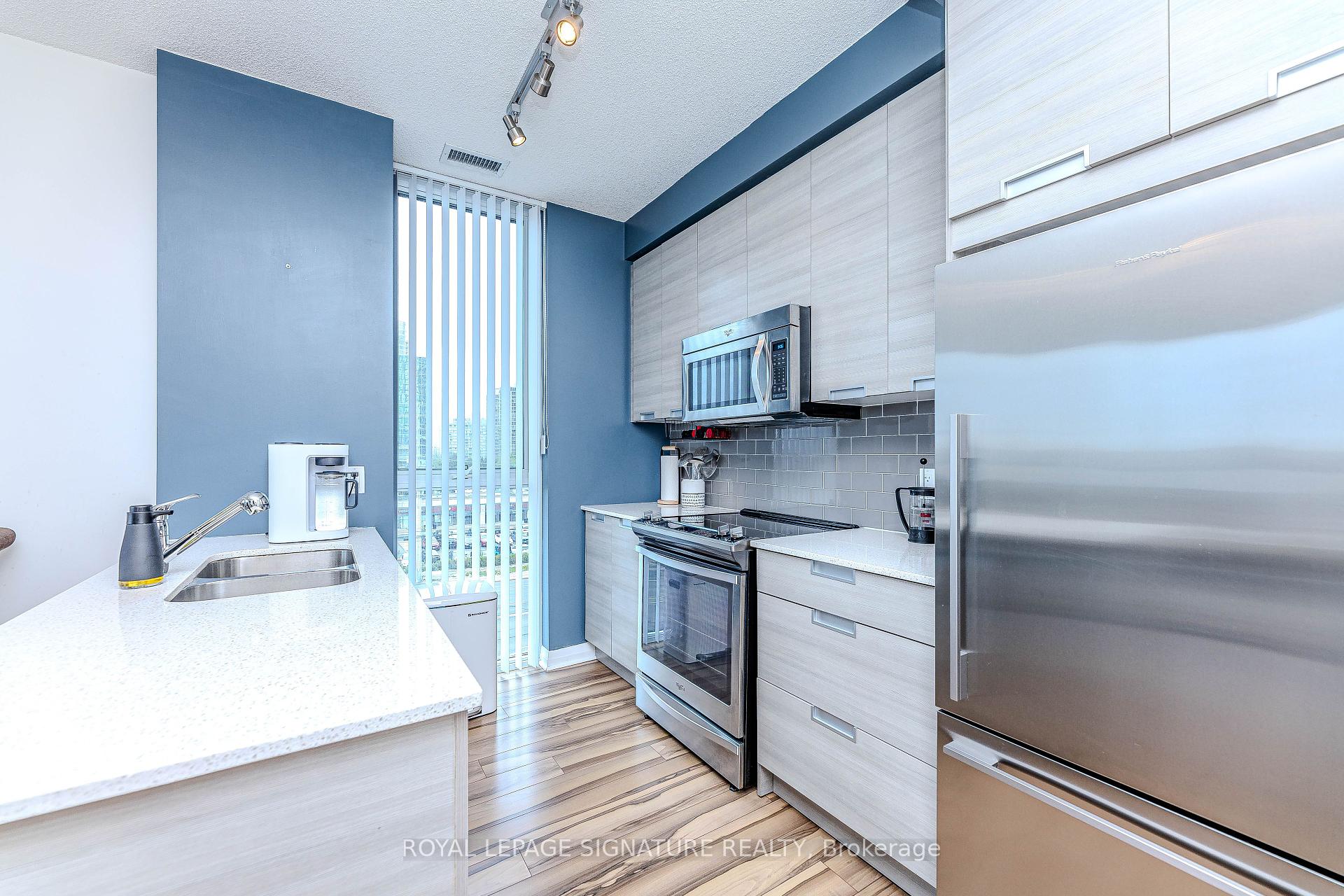 2 Bedrooms Condo at 55 Eglinton, Mississauga For sale