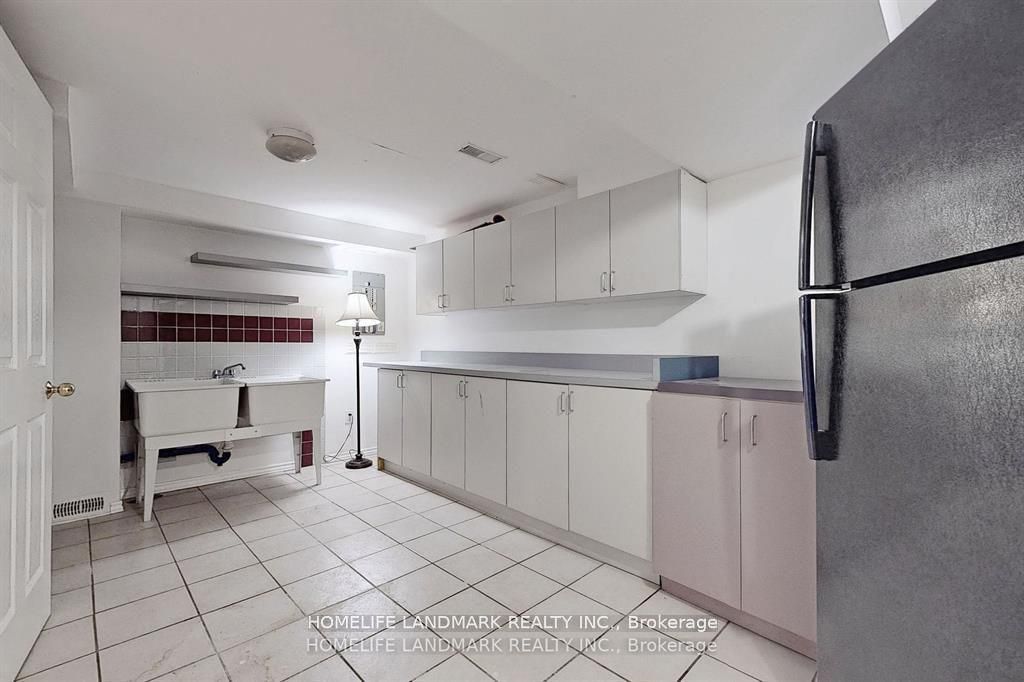 3452 Cherrington Crescent