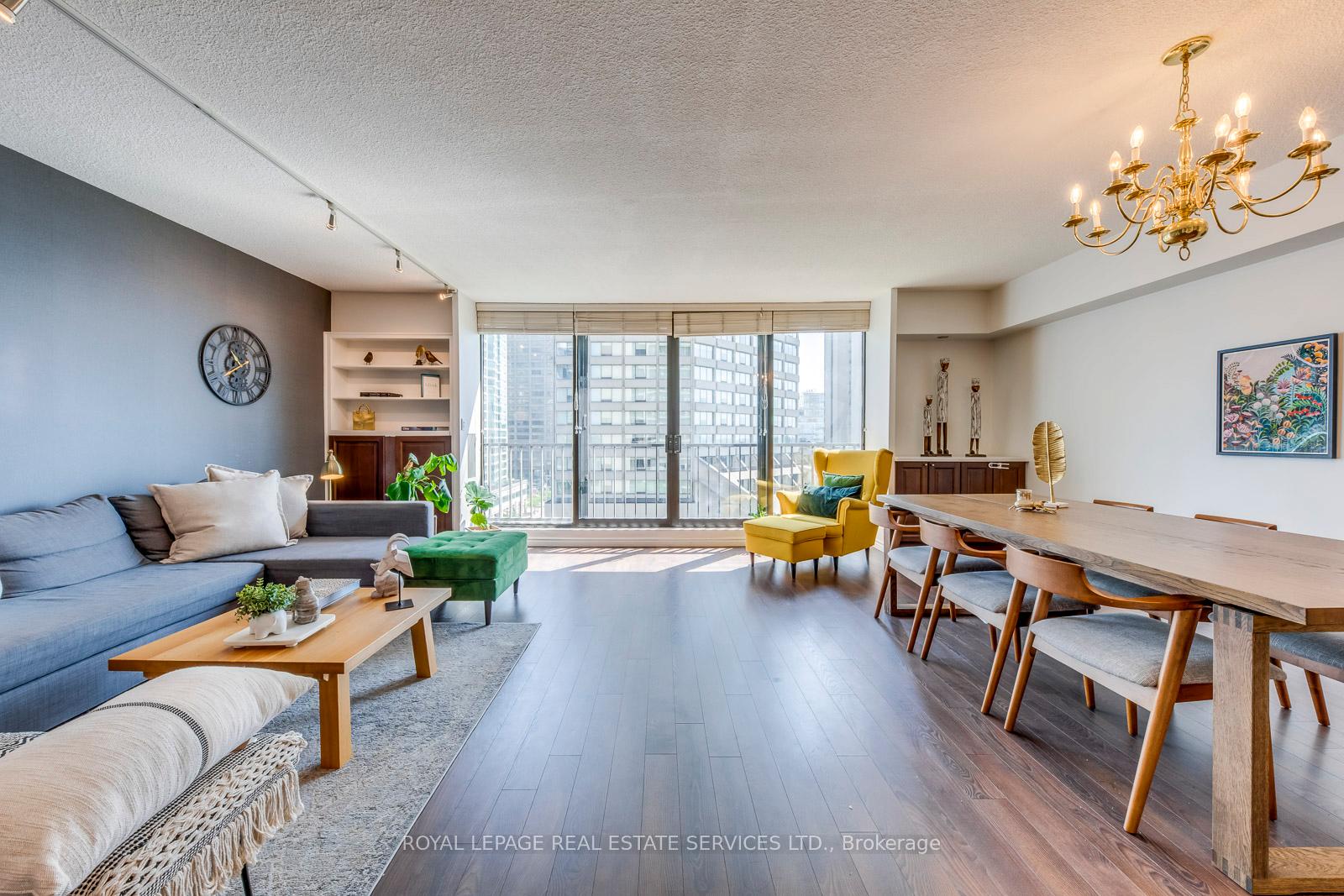 2 Bedrooms Condo at 33 Harbour, Toronto For sale