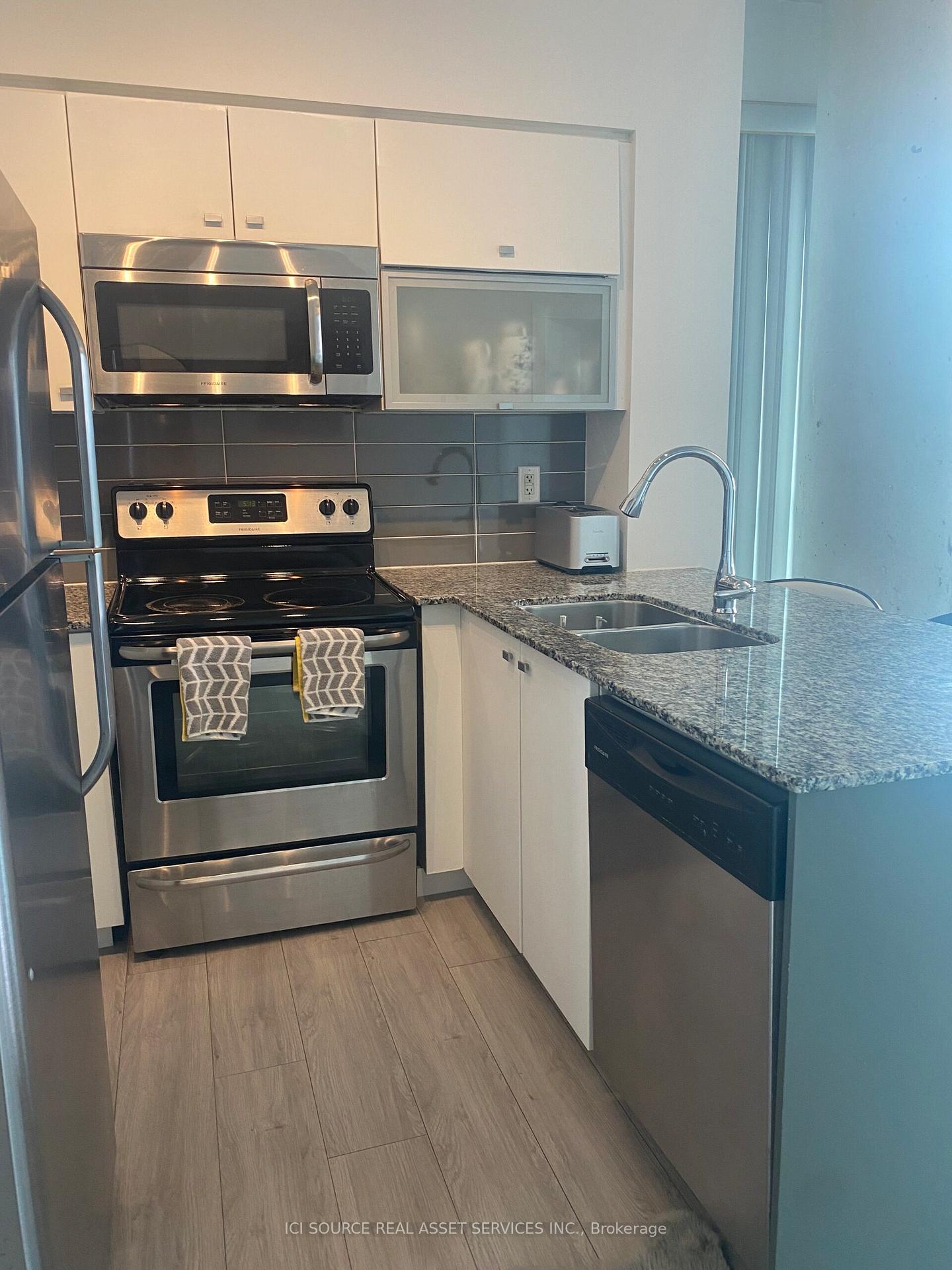 3 Bedrooms Condo at 150 East Liberty, Toronto For sale