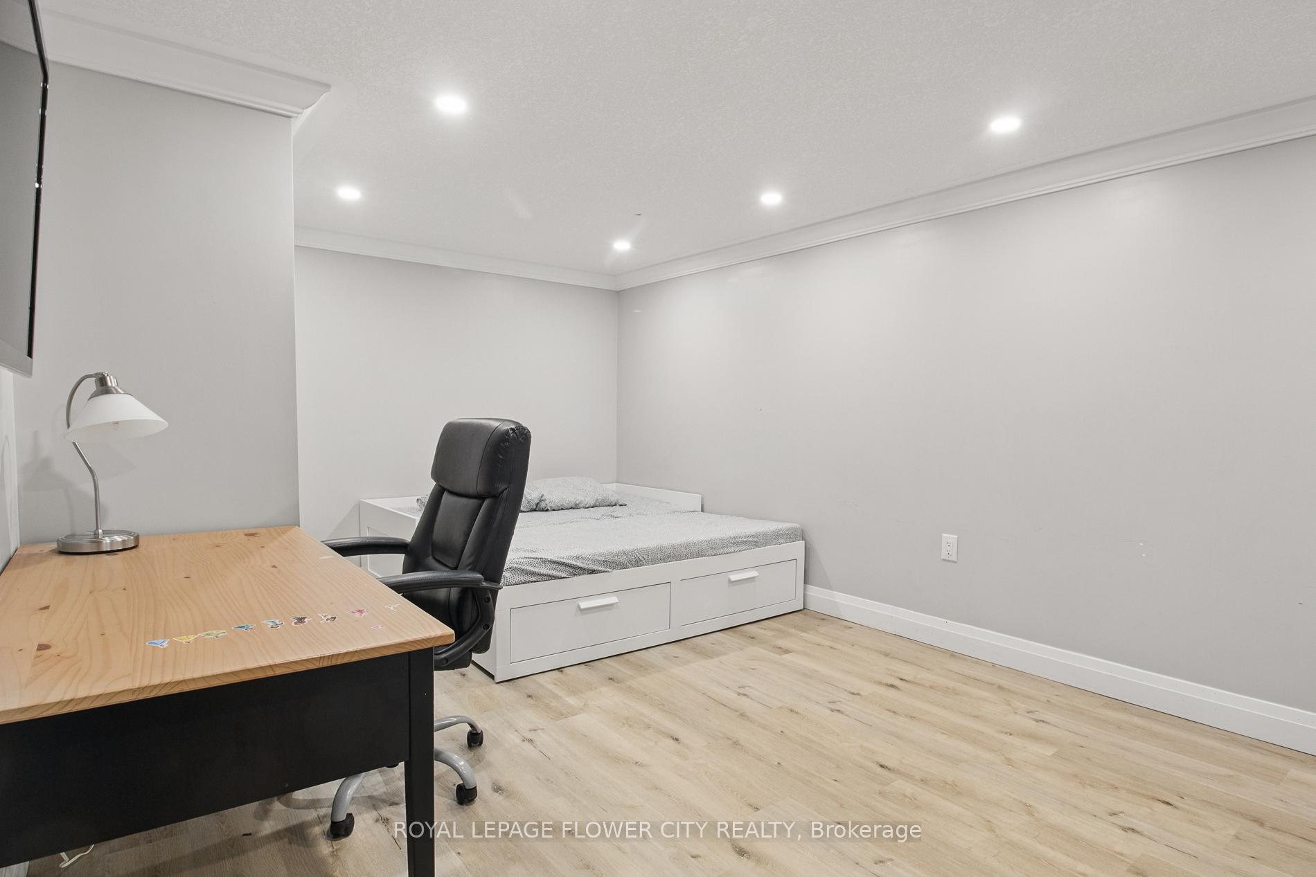 3 Bedrooms Condo at 151 Gateshead, Hamilton For sale