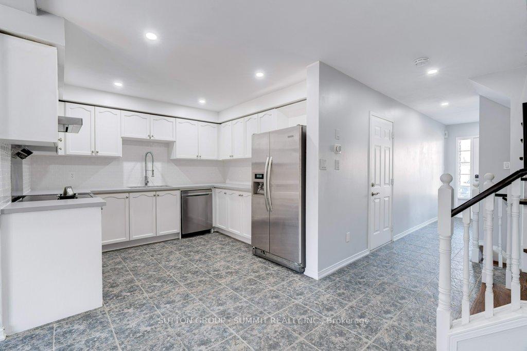 3 Bedrooms Condo at 1489 Heritage,  Oakville For sale