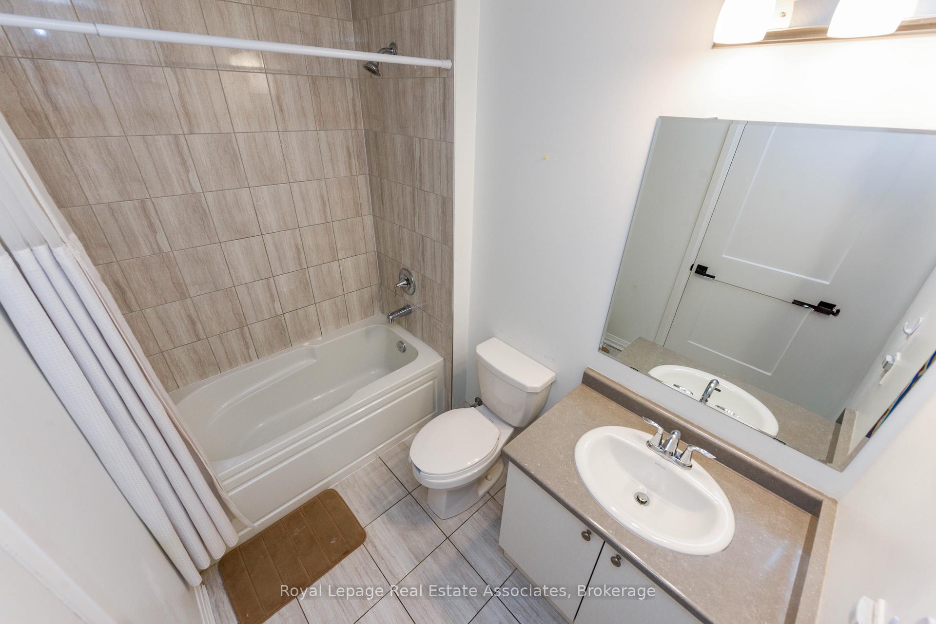 3 Bedrooms Condo at 102 Grovewood, Oakville For sale