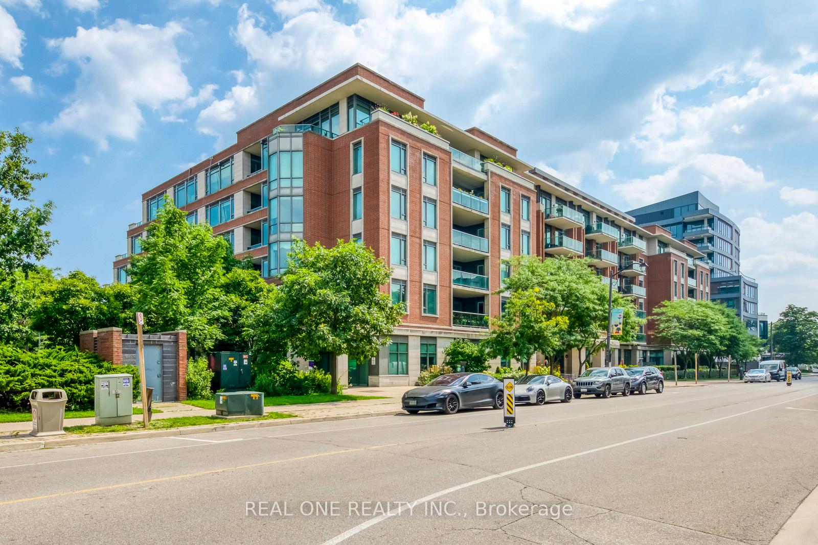 2 Bedrooms Condo at 65 Port,  Mississauga For sale