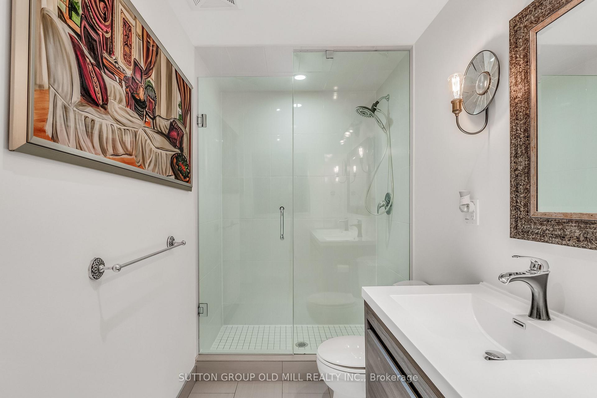 2 Bedrooms Condo at 400 Wellington, Toronto For sale