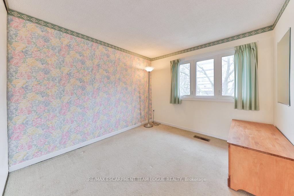 3 Bedrooms Condo at 2278 Marine,  Oakville For sale
