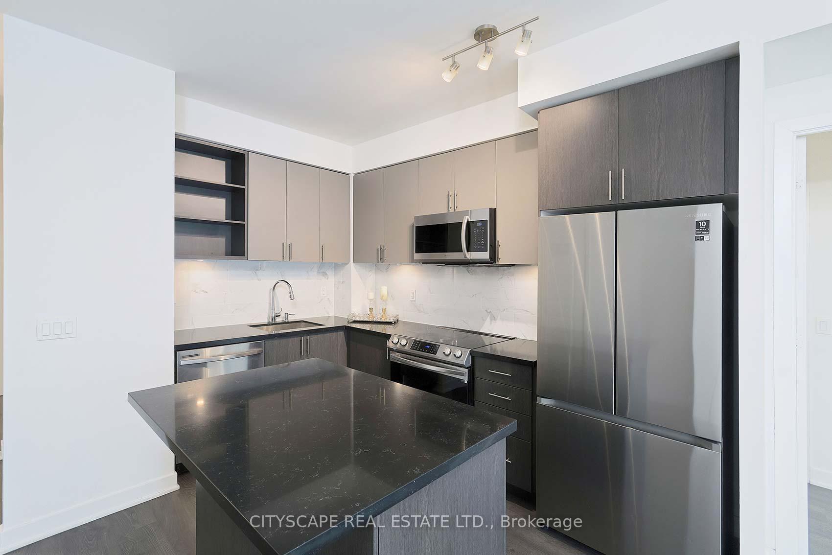 3 Bedrooms Condo at 4677 Metcalfe, Mississauga For sale