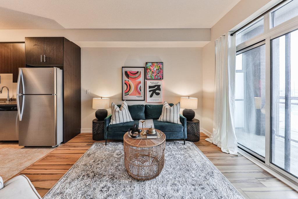 1 Bedroom Condo at 2490 Old Bronte,  Oakville For sale